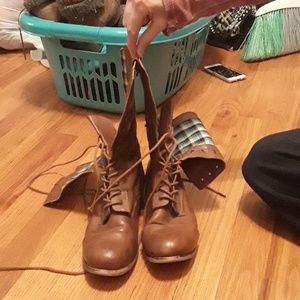 Womans brown boots